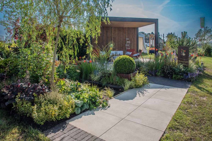 APL Stand at RHS Tatton Park Flower Show sees cream porcelain and clay pavers used around display.