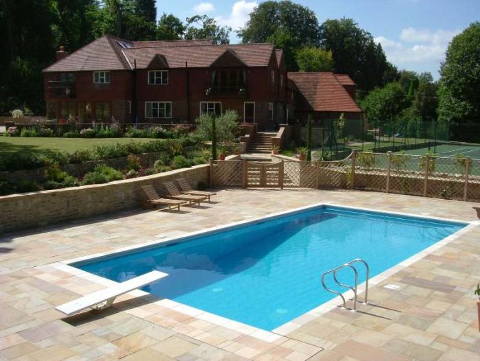 Alan Bettin Swimming Pools - Surrey Hampshire & Farnham Area